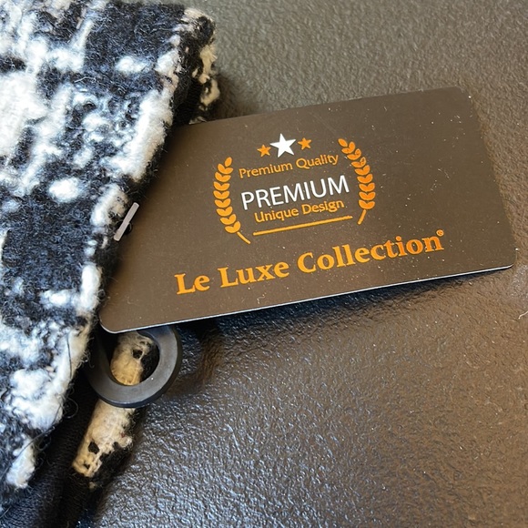 HOUNDSTOOTH BLACK AND WHITE GLOVES 🧤. ONE SIZE. - Picture 2 of 8